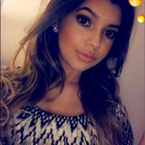 Meet your Posher, Alexis